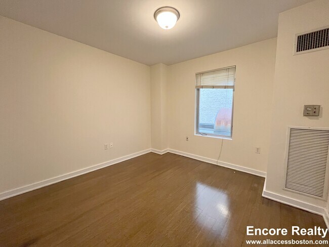 Building Photo - 40 Boylston St