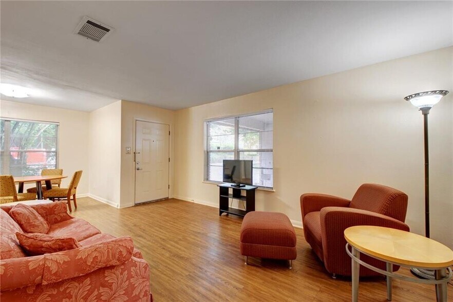 Building Photo - 607 Bellevue Plz