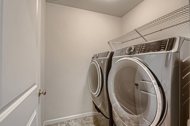 Building Photo - Beautiful Gresham Single-Family Home COMING SOON with a SPECIAL OFFER of $150 credit on your firs...