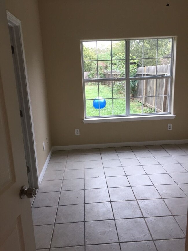 Building Photo - 9509 Merle St