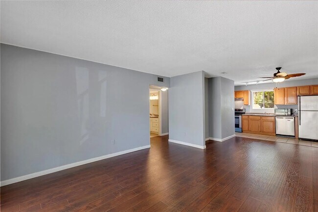 Building Photo - Hawthorne Reserve Condo