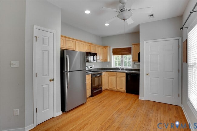 Building Photo - 6817 Kensington Ave