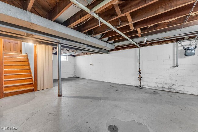 Building Photo - 3819 W 137th St