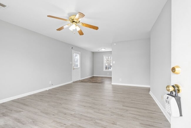 Building Photo - 1042 Shadow Ridge Ave