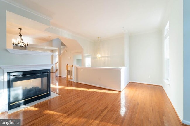 Building Photo - 2739 Manhattan Pl