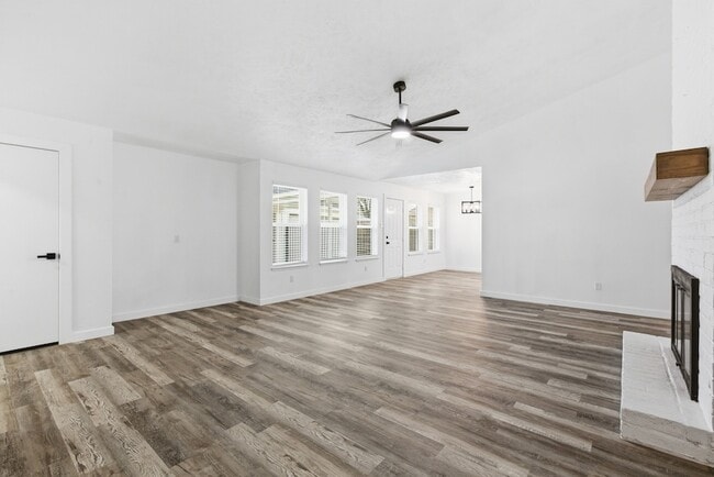 Building Photo - 2906 Colonial Dr