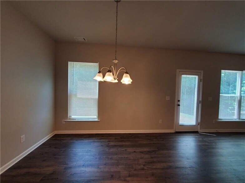 Building Photo - 165 Canvas Ives Dr
