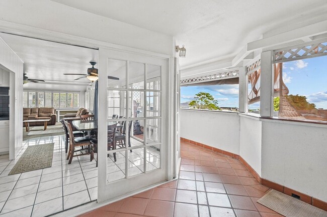 Building Photo - Charming 2BR/1BA Home with Stunning Ocean ...