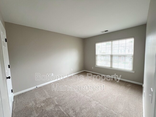 Building Photo - 3279 Mannington Dr