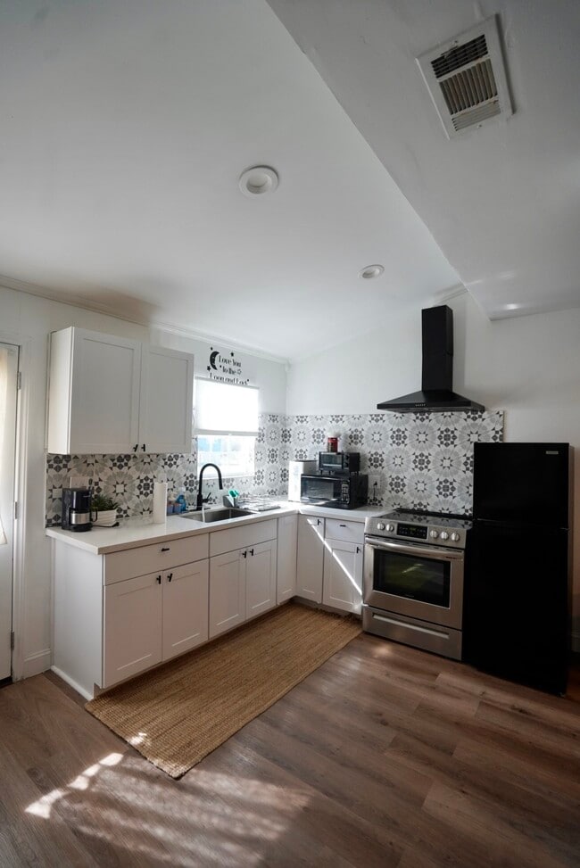 Building Photo - 4027 Surf Dr