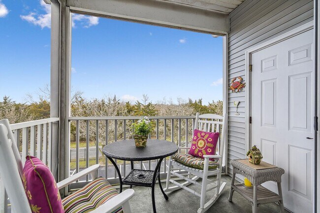 Building Photo - Enjoy coastal living in this Rehoboth Beac...