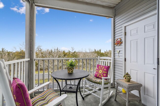 Building Photo - Enjoy coastal living in this Rehoboth Beach apartment, perfectly situated near the boardwalk, bea...