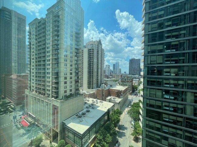 Building Photo - 2 E Erie St