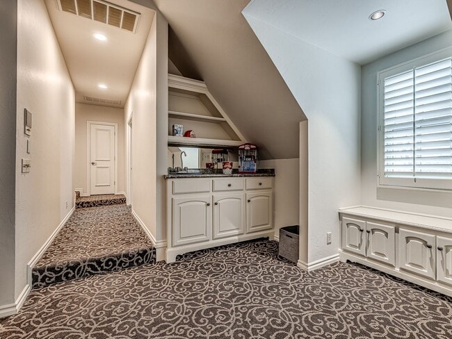 Building Photo - Stunning Luxury Home in East Edmond with a Pool/Jacuzzi + Woody Creek Addition + Theater Room+/5 ...