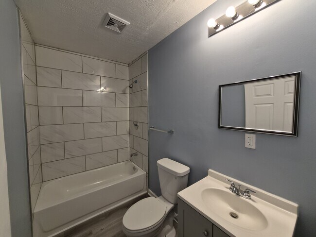 Building Photo - 33 N Sherman Dr