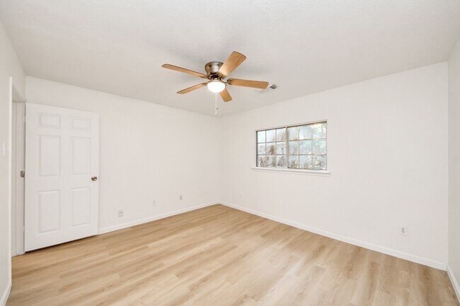 Building Photo - 3046 Texas Oak Dr