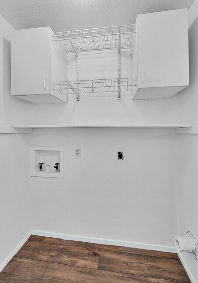 Building Photo - 5311 Tennyson Dr