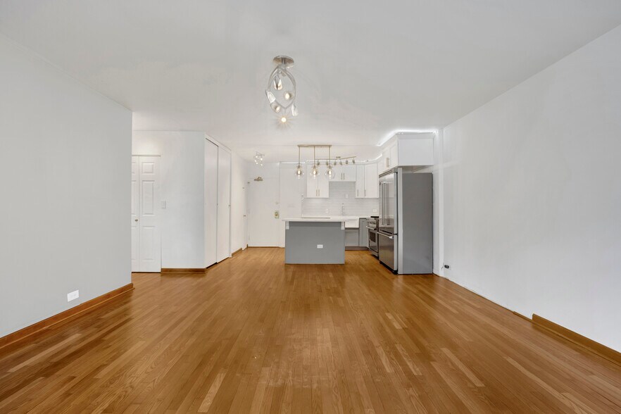 Building Photo - 1000 N Lake Shore Dr