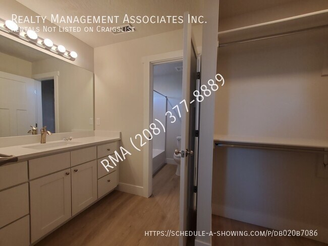 Building Photo - 1274 S Cloverdale Rd