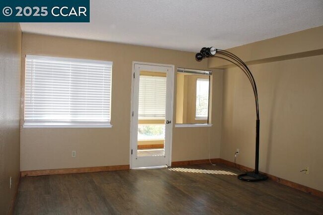 Building Photo - 1000 Evergreen Ter