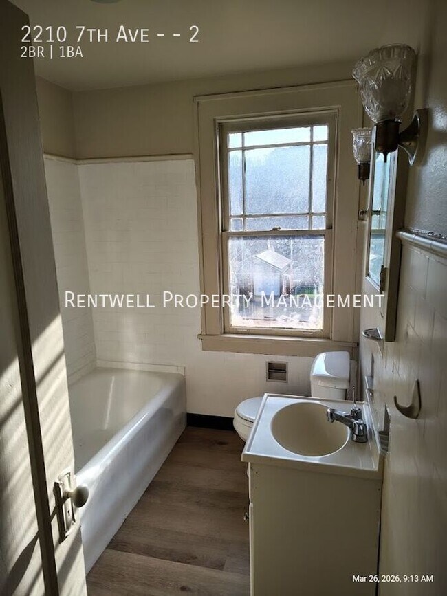 Building Photo - 2210 7th Ave