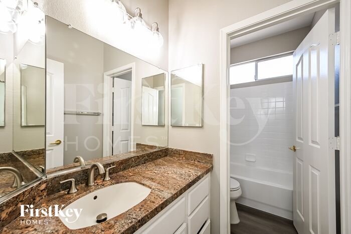 Building Photo - 10549 Bardilino St