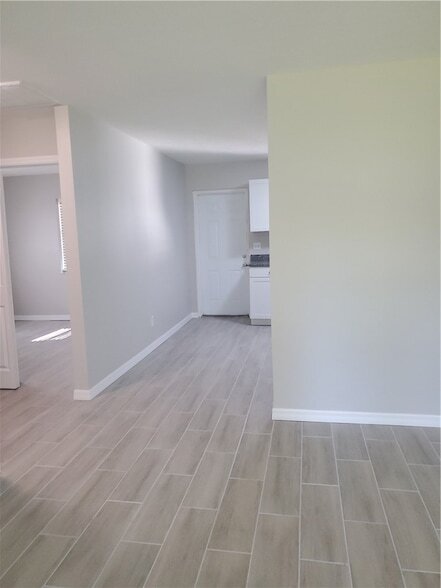 Building Photo - 3300 S 7th St