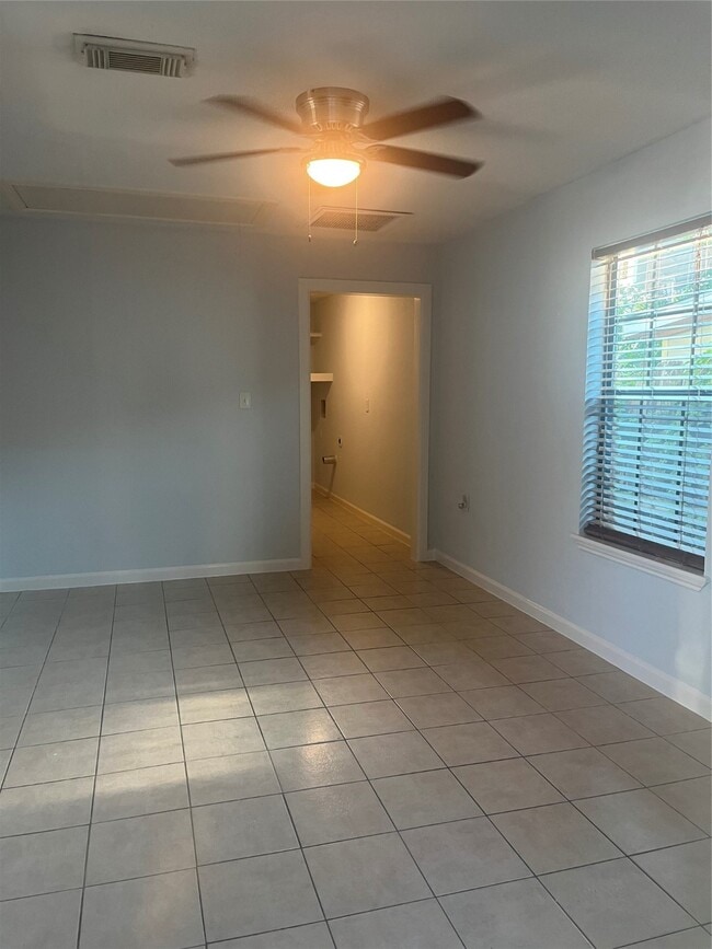 Building Photo - 10414 Norvic St