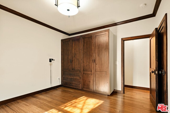 Building Photo - 637 N Alta Vista Blvd