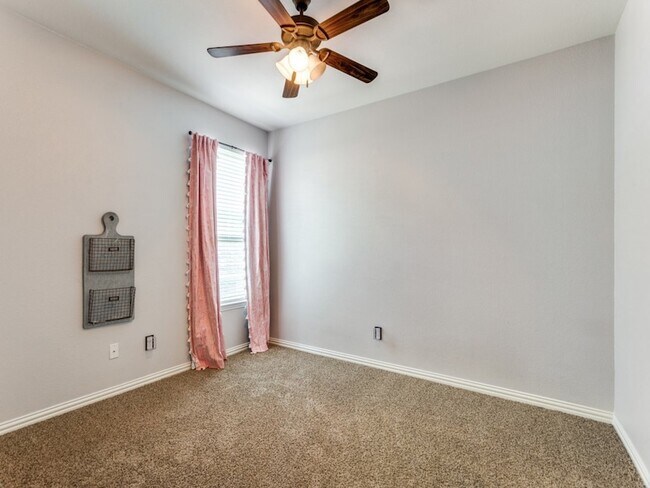 Building Photo - 10961 Silver Horn Dr