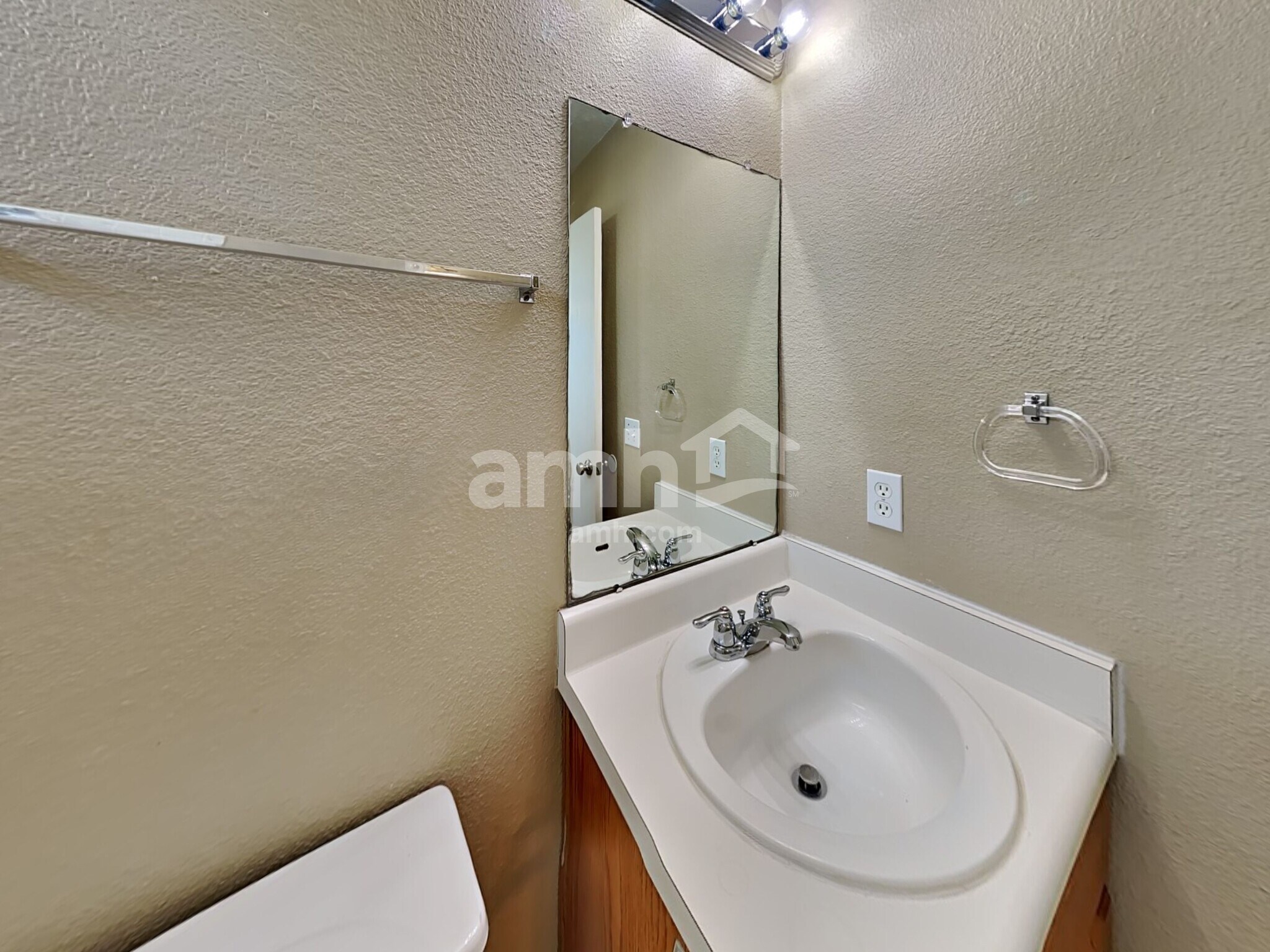 Building Photo - 255 Challenger