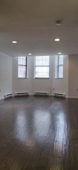 Building Photo - 104 Queensberry St