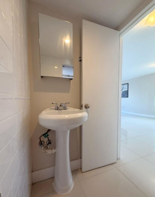 Building Photo - 4141 Nautilus Dr