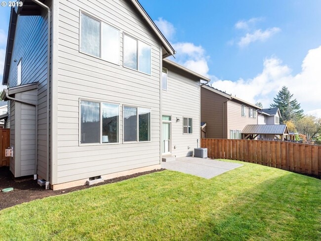 Building Photo - 4 Bedroom Home on Quiet Street w/Office on Main Level!