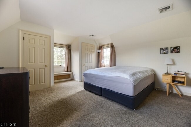 Building Photo - 869 Ridgewood Rd