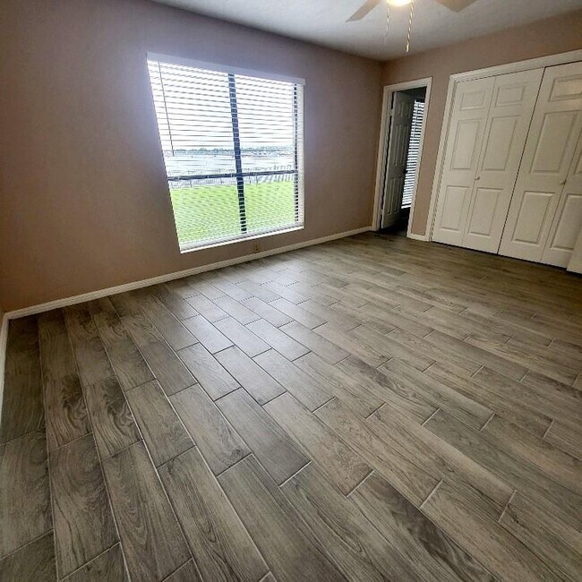 Building Photo - 16430 Clearwater Cir