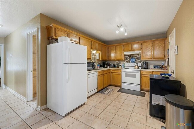 Building Photo - 3210 Raven Dr