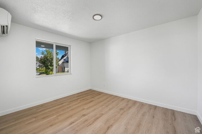 Building Photo - Renovated Apartment in Salt Lake City | Available Now