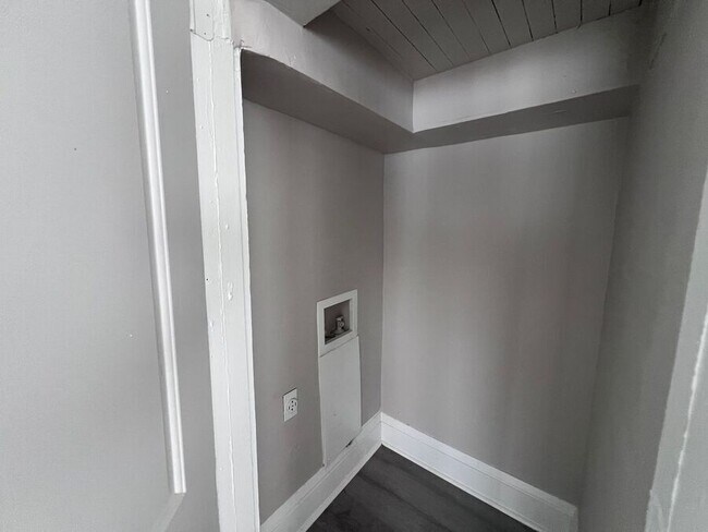 Building Photo - 163 Ave A SE