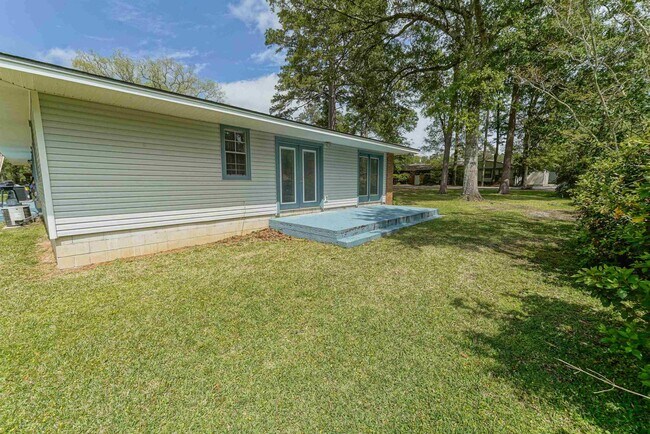 Building Photo - 251 S Villas Ct