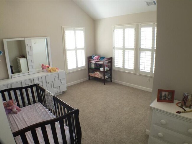 Building Photo - 2104 McFarlin Ln