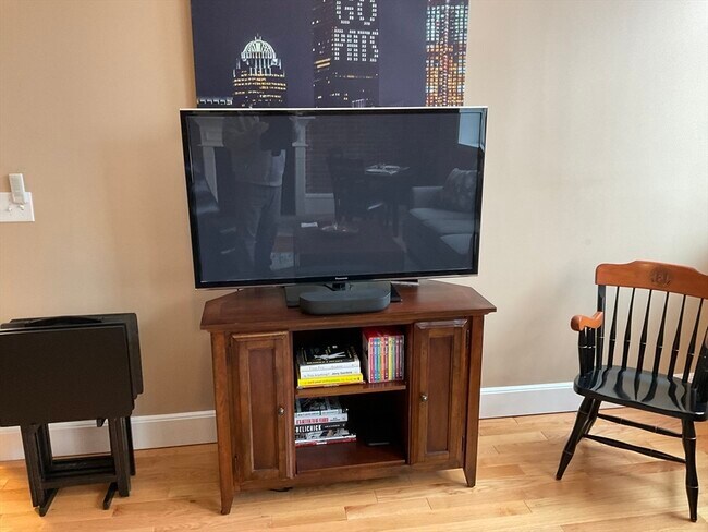 Building Photo - 52 Sanborn St