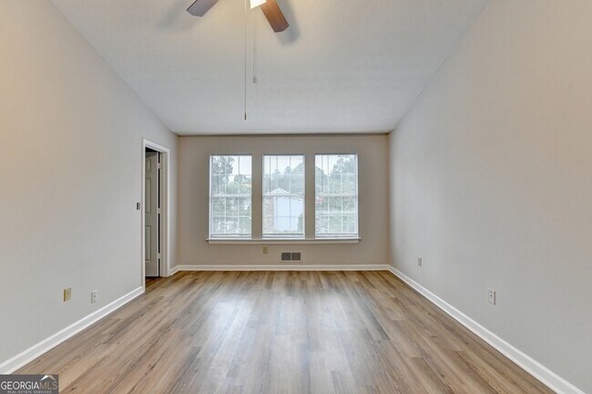 Building Photo - 2115 Glynmoore Dr
