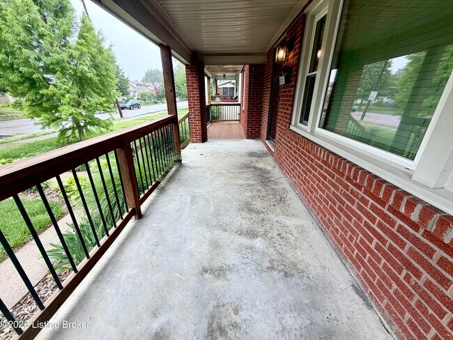 Building Photo - 2219 Woodbourne Ave