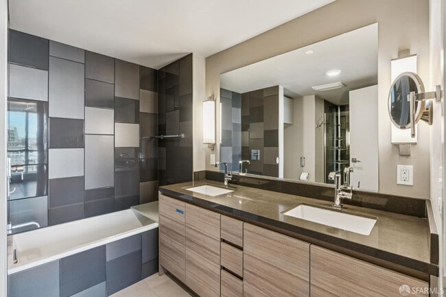 Building Photo - 708 Long Bridge St