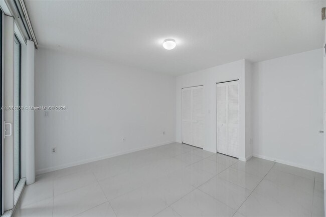 Building Photo - 31 SE 5th St