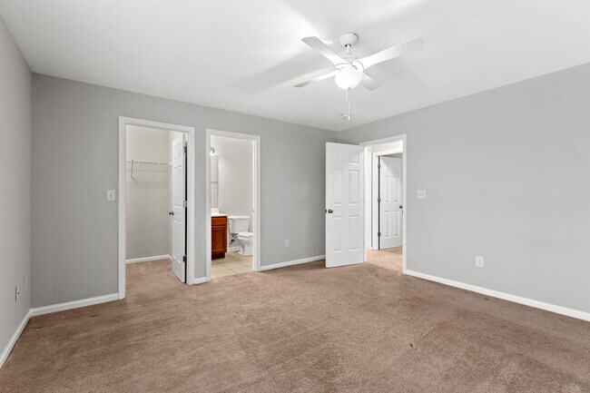 Building Photo - 136 Lowell Ct