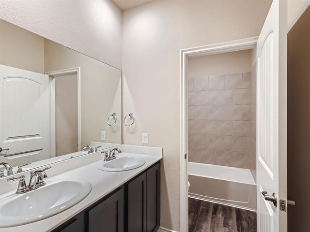 Building Photo - 2185 Barx Dr