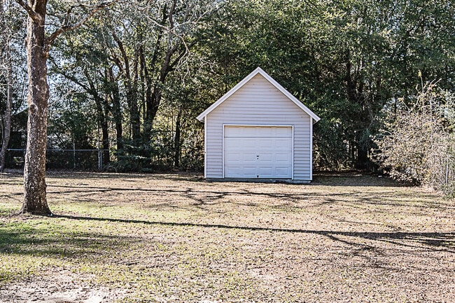 Building Photo - 116 Walker Cir E