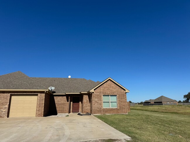 Building Photo - Brock ISD - Country Living at its BEST - 3...